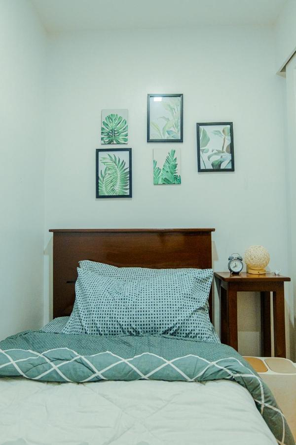 Yong'S Place At Isabelle De Valenzuela Manila Bagian luar foto