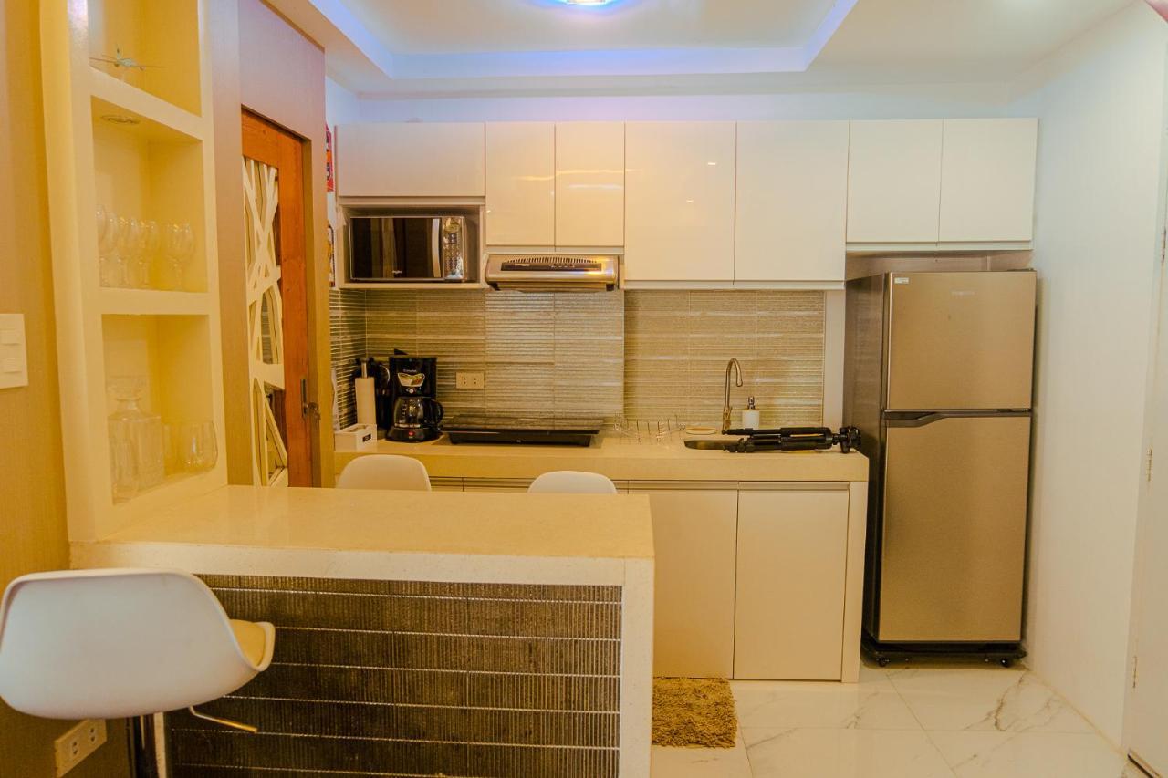 Yong'S Place At Isabelle De Valenzuela Manila Bagian luar foto