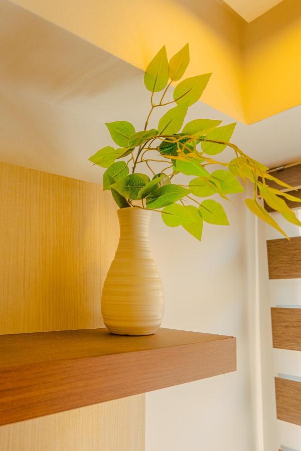 Yong'S Place At Isabelle De Valenzuela Manila Bagian luar foto